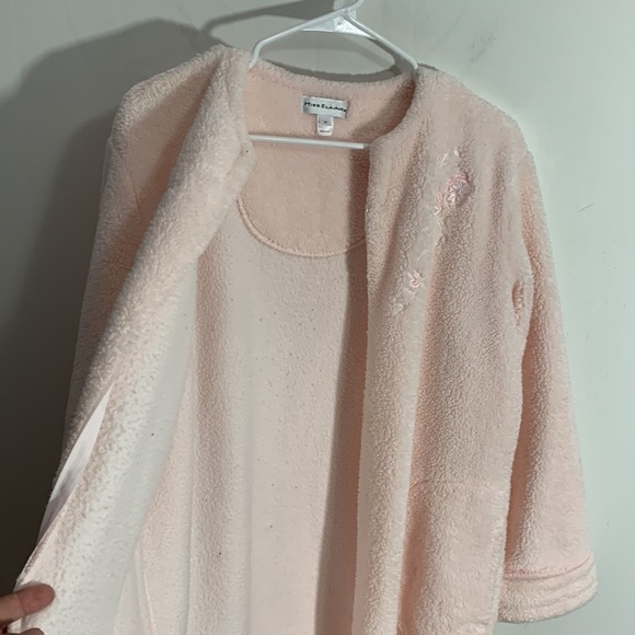 Miss Elaine plush robe light pink, Size Med, full zipper, very good condition - Picture 10 of 12
